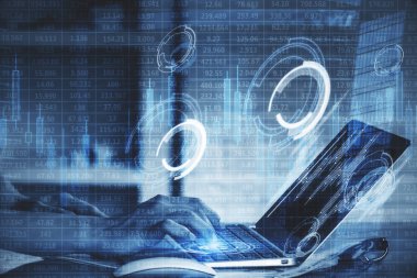 Görünümü yan ve kadın el ile office çalışma alanı şehir arka plan ile parlayan forex holograma dizüstü kullanarak kapatın. Ekonomi kavramı. Çift pozlama 