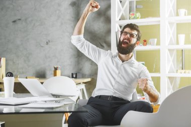 Başarılı genç yetişkin 