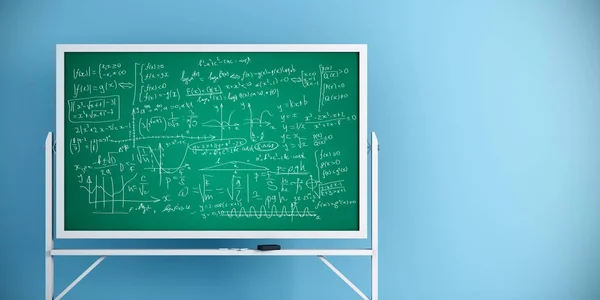 Tabule s matematickými vzorci na pozadí modré zdi. Koncepce školy. 3D vykreslování — Stock fotografie