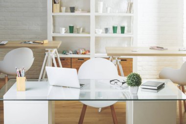 Modern iç işyerinde 