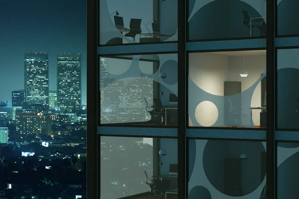 Futuristische glazen gebouw in de stad van de nacht — Stockfoto
