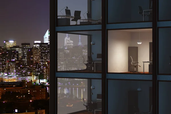 现代玻璃建筑在夜晚的城市 — 图库照片
