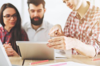 Tablet kullanma office Avrupa insan 