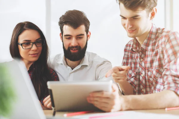 Tablet kullanma office insan odaklı 