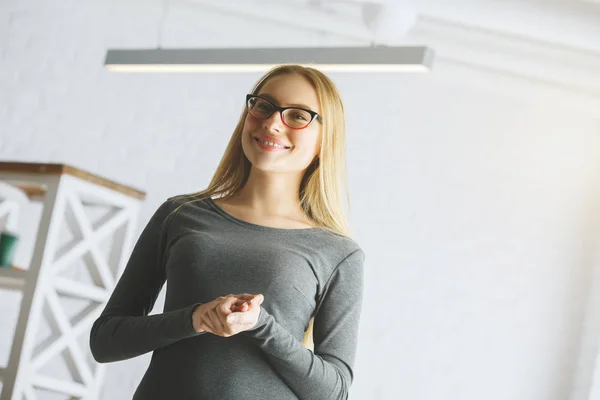 Retrato de mujer sonriente —  Fotos de Stock