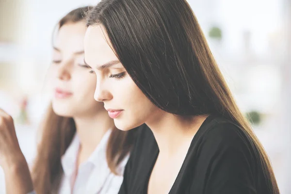 Hermosas mujeres europeas — Foto de Stock