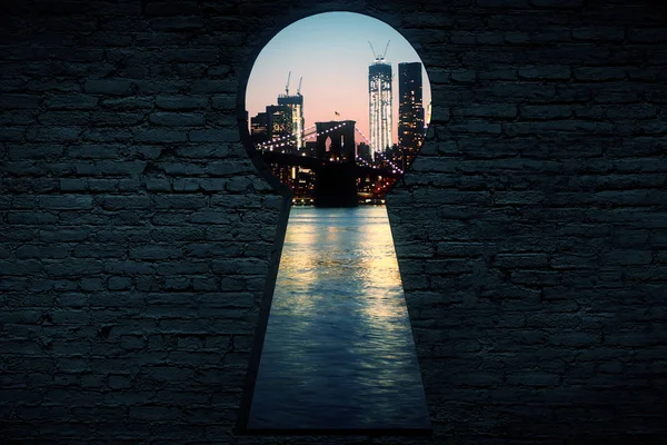 Абстрактна цегляна стіна з отвором замкової щілини та видом на нічне місто. Вхідна концепція. 3D рендерингу — стокове фото