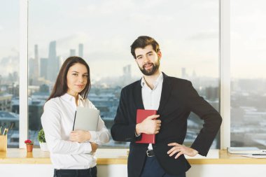 Beyaz insanların birlikte çalışma 