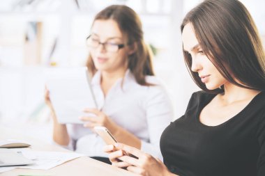 Kadınlar işyerinde