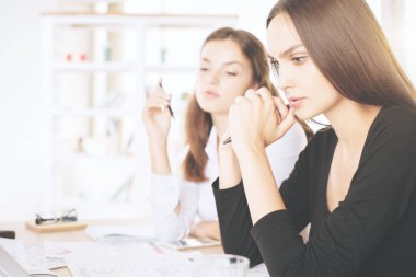 Evrak işi güzel bayanlar