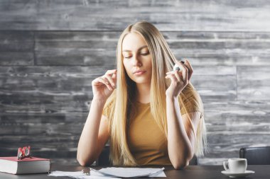 Avrupa kadın evrak işi 