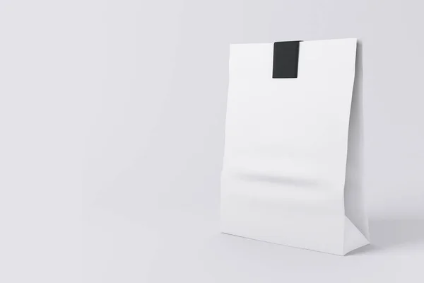 Bolsa de almuerzo de papel blanco sellada sobre fondo claro. Concepto de ecología. Maquillaje, renderizado 3D — Foto de Stock