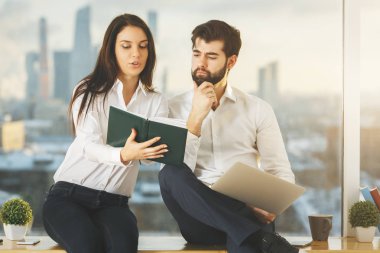 Avrupa insanların birlikte çalışma 