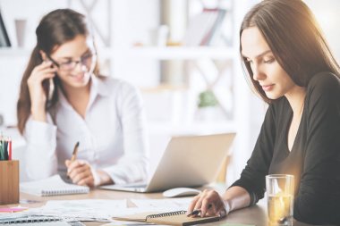 Evrak işi güzel iş kadınları