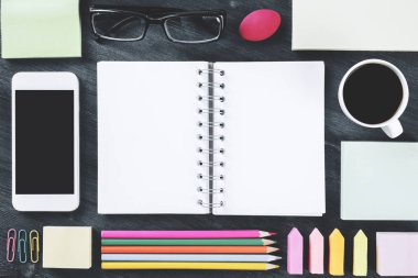 Ofis Masası öğeleri ile 