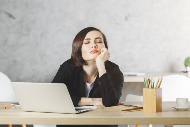 Ofis Masası, yorgun kadın 