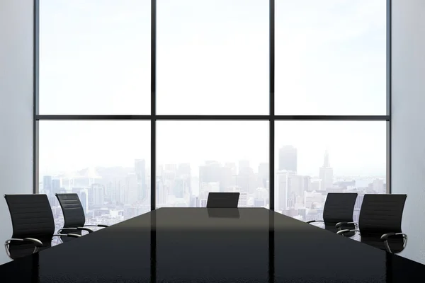 Mesa de conferência sobre a cidade vista de fundo — Fotografia de Stock