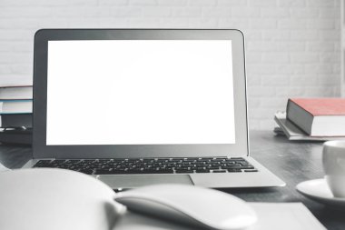 Işık masaüstü boş dizüstü ekran ile