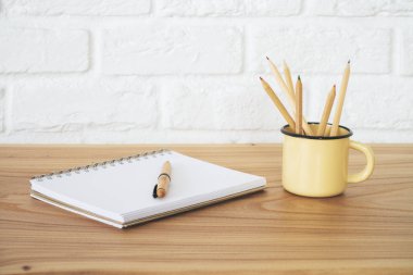 İleti örneği öğeleri üstünde okul sırası 