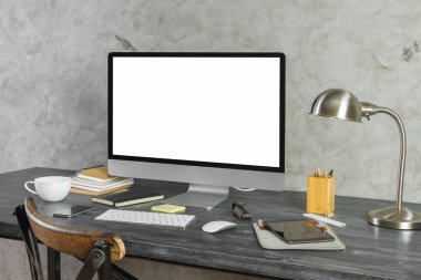 Masaüstü boş beyaz bilgisayar monitörü yan ile 