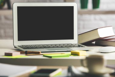 Boş dizüstü ekran ile modern tablo 