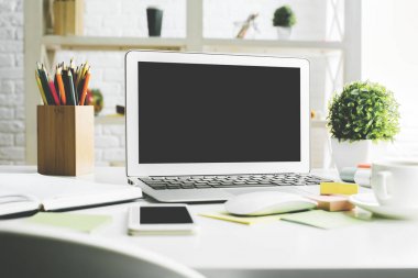 Yeni Masaüstü ile dizüstü bilgisayar monitörü