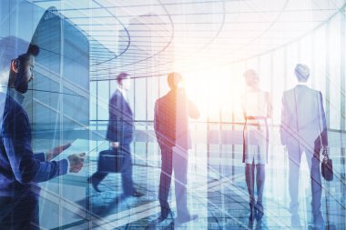 İş adamları şehir arka plan üzerinde 