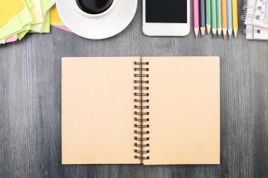 Ofis Masası boş Not Defteri ile en iyi