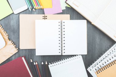 Office çalışma alanı boş defter ile 