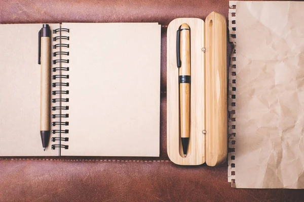 Leather desktop with empty notepad — Stock Photo, Image