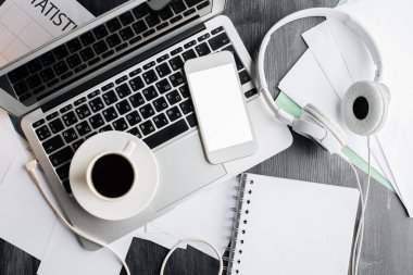 Beyaz bileşen top ile masaüstü