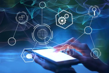 Soyut parlayan iş hologram bulanık arka plan üzerinde ile tablet kullanarak ele. Ağ ve iletişim kavramı. Çift pozlama 