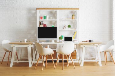 Hafif iç çalışma alanı ile 