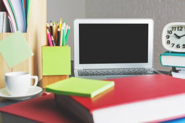 Modern çalışma alanı boş dizüstü bilgisayar ile