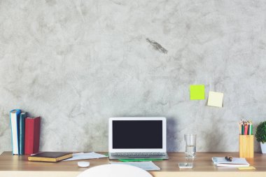 Tasarımcı tablo boş dizüstü ekran ile