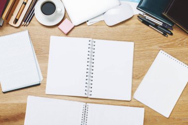 Office çalışma alanı boş Not Defteri ile 