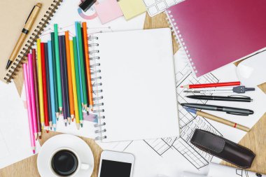 Smartphone ve malzemeleri ile modern masaüstü 