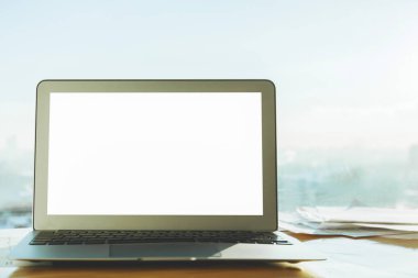 Boş beyaz dizüstü portre