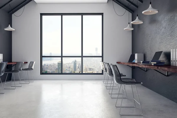 Bureau de coworking en béton intérieur avec vue sur la ville — Photo