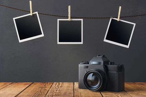 Blank pictures and photo camera — Stock Photo, Image