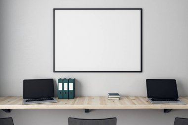 Çalışma alanı boş afiş ile