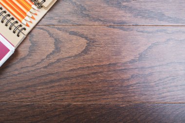 Renkli malzemeleri ile çağdaş tablo