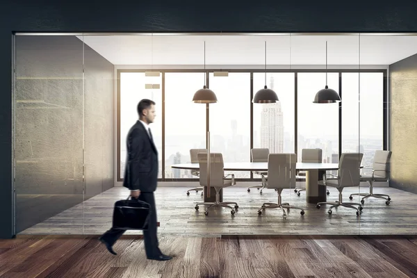 Man walking in conference room — Stock Photo, Image
