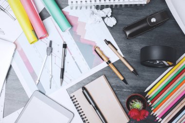 Yaratıcı dağınık işyeri 