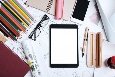 Ahşap masaüstü öğeleri ile