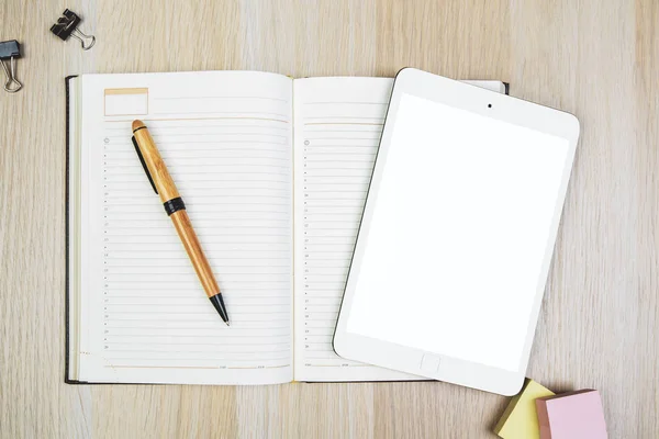 Desk top with empty notepad — Stock Photo, Image