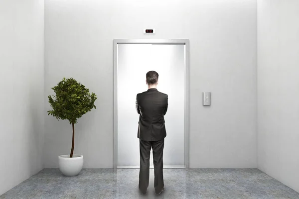 Επιχειρηματίας περιμένει το ασανσέρ — Φωτογραφία Αρχείου