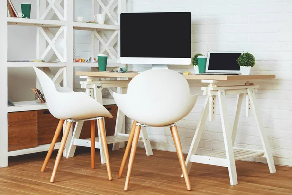 Interior del lugar de trabajo moderno — Foto de Stock