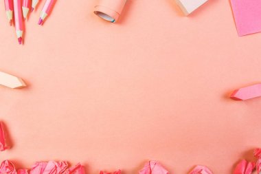 Pembe masaüstü malzemeleri ile