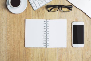 Cihaz ve sarf malzemeleri ile çağdaş masa üstü